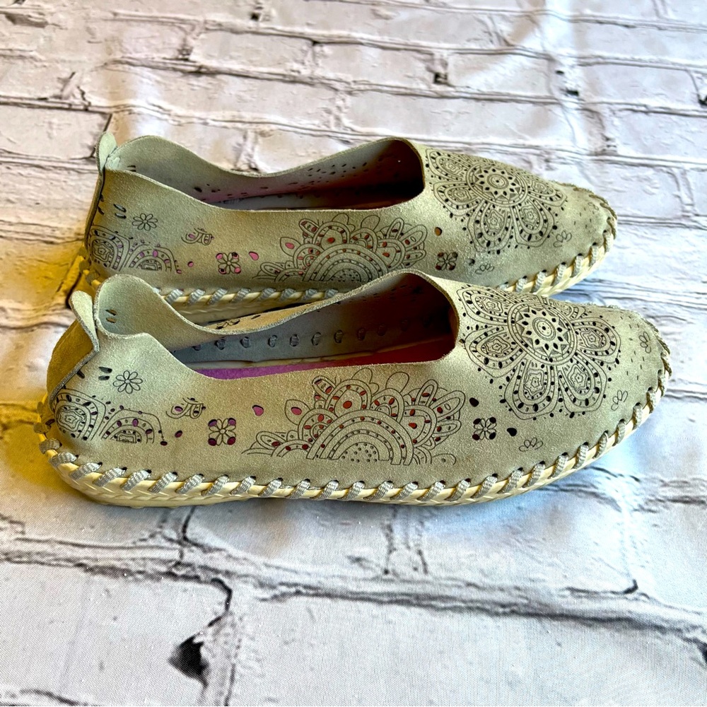 BERNIE MEV TW09 Slip on Leather Shoes Lt Gray Women sz 36 US 5.5/6 Neutr…